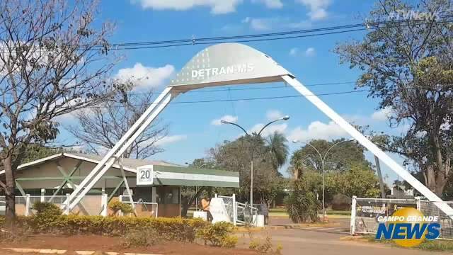 Motoristas fazem todo o trâmite, mas não conseguem emitir CNH no Detran