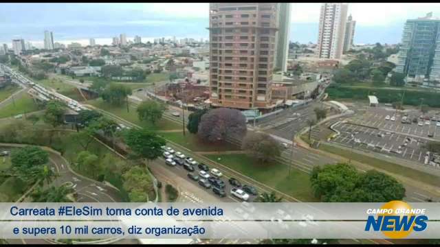 Carreata #EleSim toma conta de avenida e supera 10 mil carros, diz organização