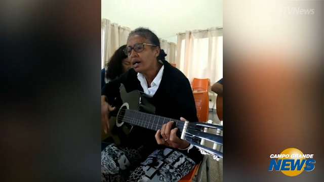 Interpretação da música Pé de Cedro pelos alunos do Vovó Ziza