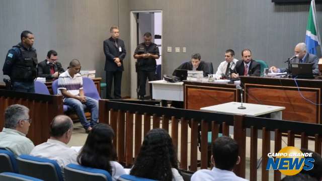 Execução em 1 minuto: acusado de matar professor é julgado nesta quarta