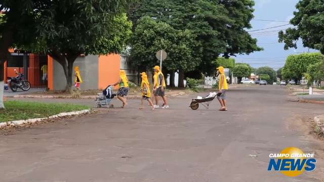 Depois dos filhos ficarem doentes, mãe começa campanha contra o Aedes Aegypti