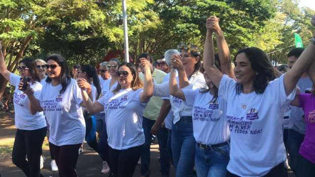 Com Luíza Brunet, marcha dá início a campanha estadual de combate ao feminicídio