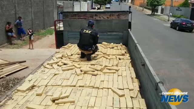 Caminhão que iria para Goiânia é apreendido carregado de maconha