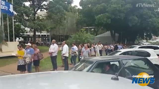 Último dia de descontos do refis tem fila na central de atendimento