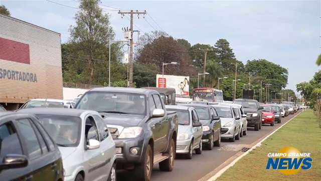 Na Duque de Caxias, trânsito caótico e motoristas infratores