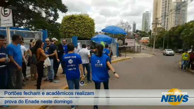 Portões fecham e acadêmicos realizam prova do Enade neste domingo