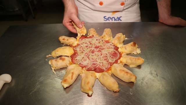 No Direto da Cozinha, chef mostra como se faz pizza com borda pãozinho