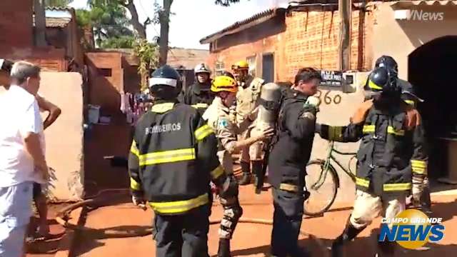 Casa pega fogo na região sul de Dourados, terceiro caso do dia