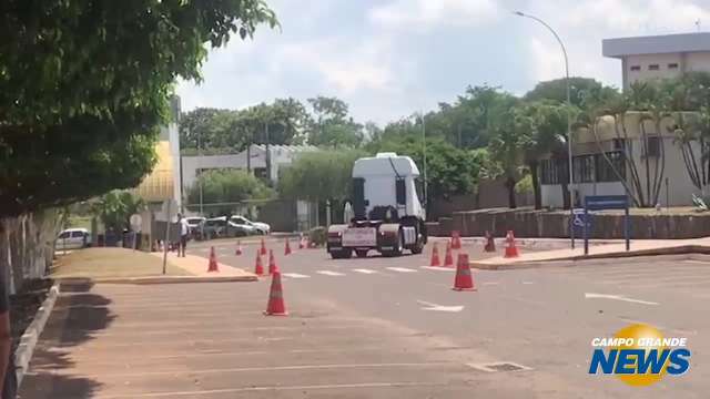 Em domingo diferente, motoristas participam de olimpíadas de manobras