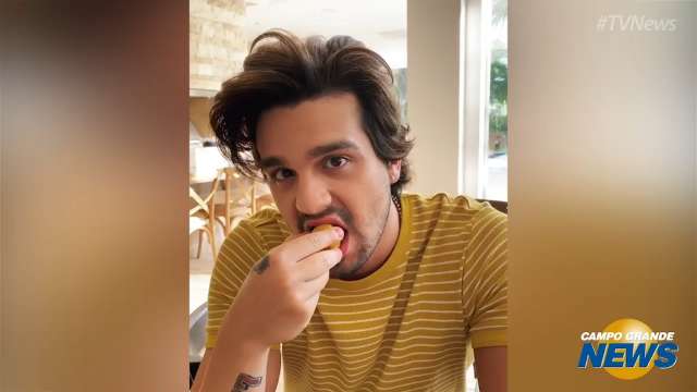 Luan Santana grava “tutorial importante” de como comer pequi