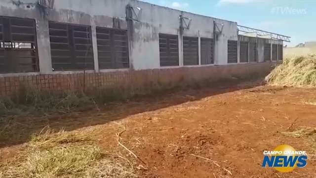 Obra abandonada de escola vira esconderijo de bandidos, denunciam moradores