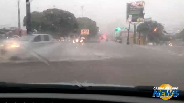 Chuva reduz visibilidade e exige mais atenção dos motoristas no Amambaí