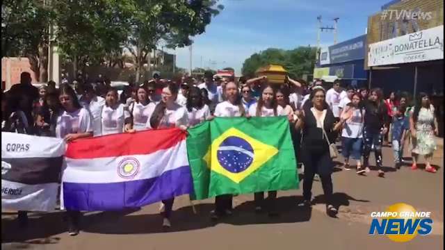 Protesto por justiça, marca despedida a garoto esquartejado na fronteira