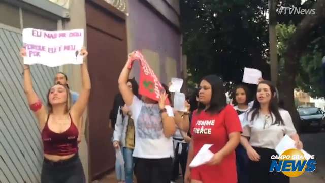 Unidas contra o assédio dentro das escolas, estudantes movimentam protesto