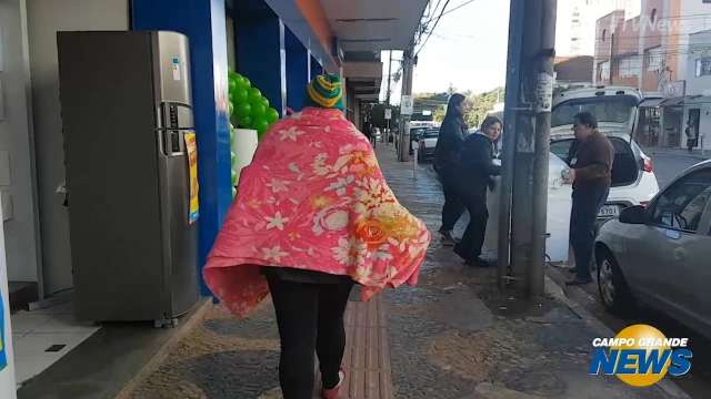 Chegada do frio muda rotina e sair de casa vira desafio em Campo Grande