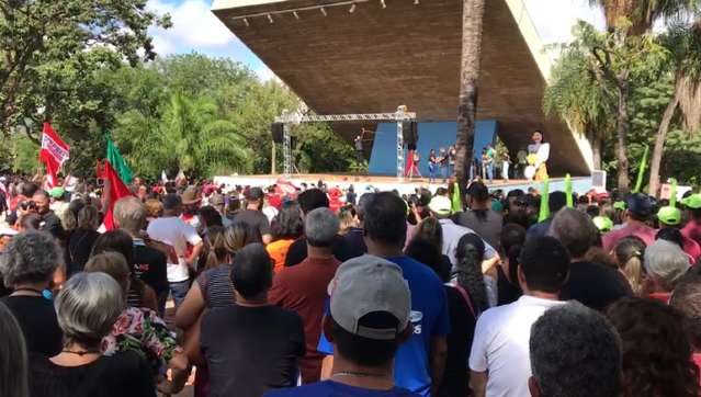 Na Praça do Rádio, professores protestam contra reforma da previdência