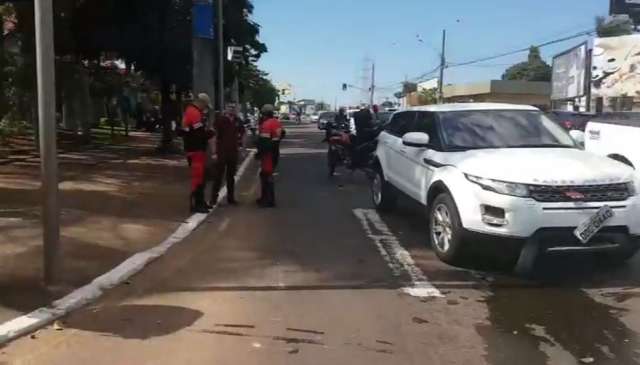 Acidente entre moto e carro deixa trânsito lento na Joaquim Murtinho