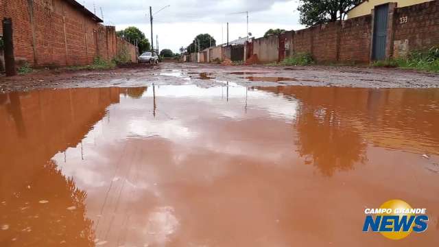 Em bairro que poderia ser cidade, falta de asfalto ainda é problema