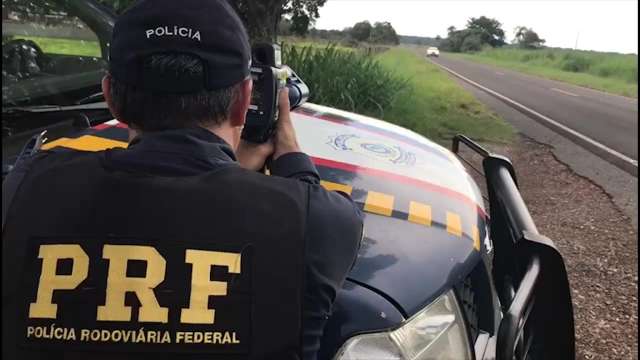 Carros são flagrados por PRF acima da velocidade permitida em rodovias de MS