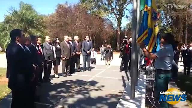 Assembleia presta homenagem a ex-governador