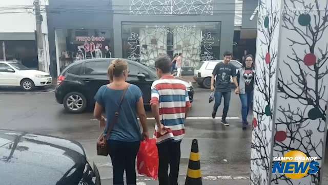 Domingo é movimentado no Centro da Capital para compras de Natal