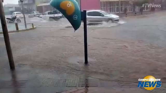 Do Coophavilla ao Aero Rancho, chuva forte nesta sexta causa estragos