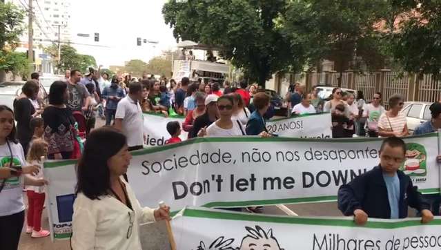 &#34;Não me decepcione&#34;, pede caminhada no dia Internacional da Síndrome de Down