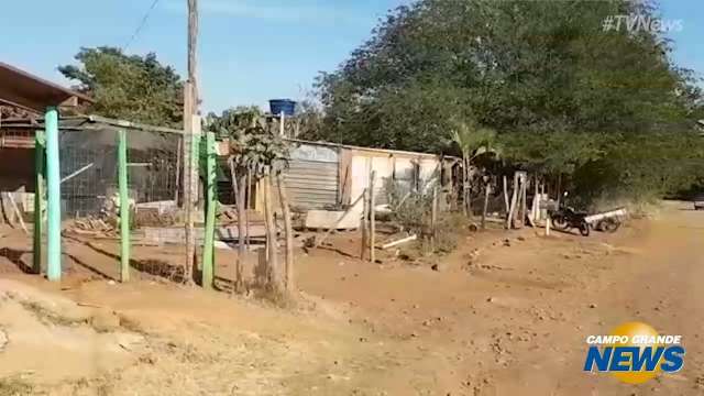 Após ‘gatos’ serem cortados, moradores de favela pedem regularização