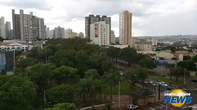 Chuva e granizo na Avenida Afonso Pena provocaram pane em semáforos