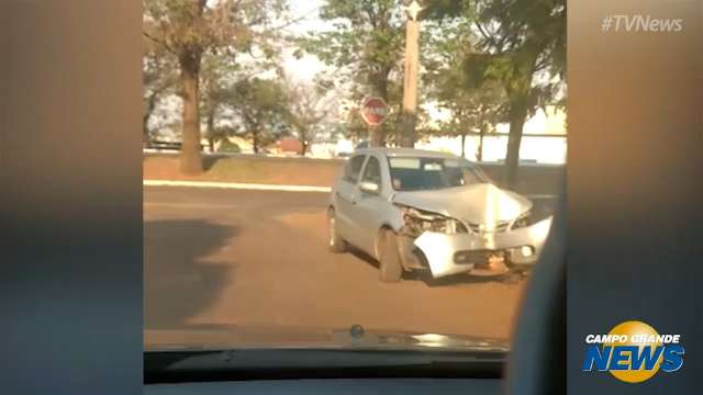 Motorista destrói radar em acidente da Avenida Gury Marques