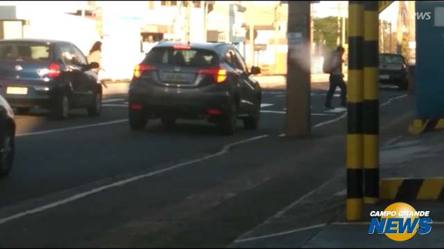 Faixa de pedestre na avenida Zahran