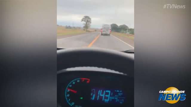 Van com pacientes é flagrada a mais de 140 km/h em MS