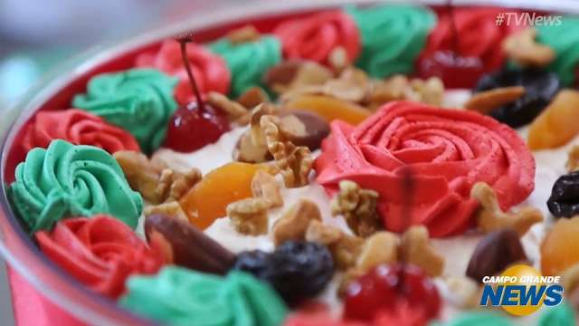 Uma receita de pavê que é para comer e ainda decorar a mesa de Natal