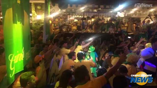 Torcida brasileira agita a segunda-feira em Samara