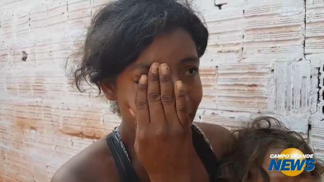 Na favela, dar presente para a mãe é sonho impossível para menina com 9 irmãos