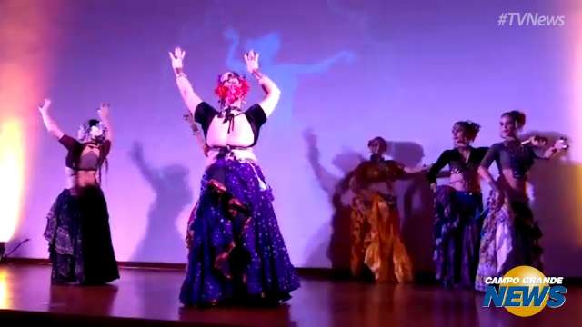 Estilo de dança une influências árabes, ciganas e flamencas em festival no Marco