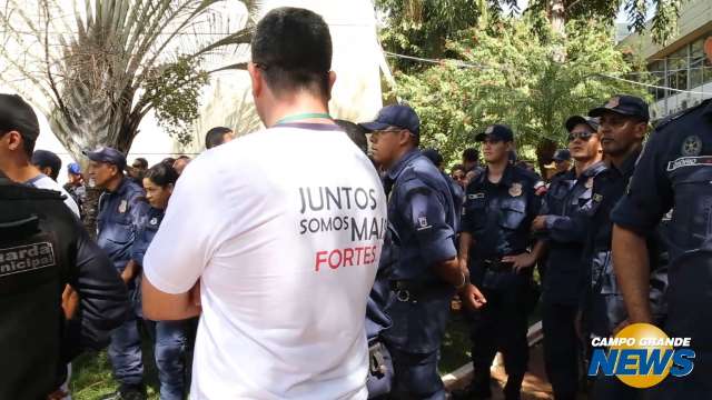 Em manhã de protestos, servidores municipais exigem reajuste salarial