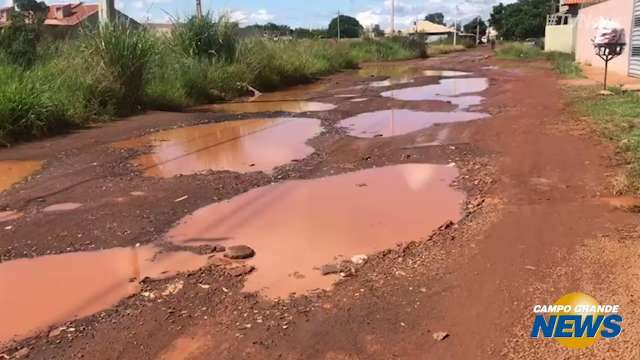 Apesar do sol forte, ruas continuam alagadas após chuva no Nova Campo Grande