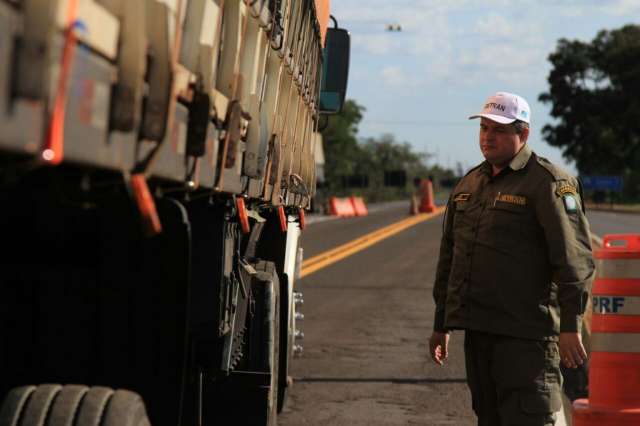 PRF faz “pente-fino” em veículos para encontrar irregularidades menos comuns