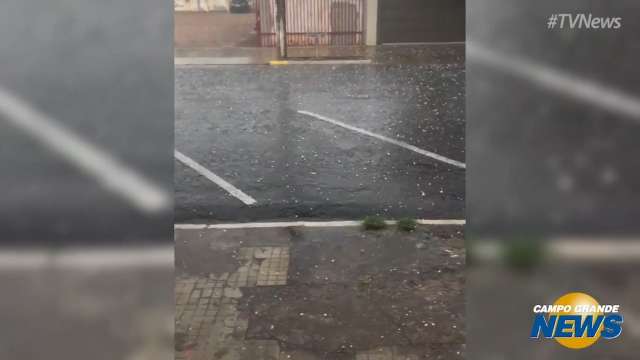 Três Lagoas tem chuva de granizo