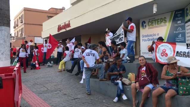 Sem-terra ocupa Incra em protesto contra paralisação da reforma agrária