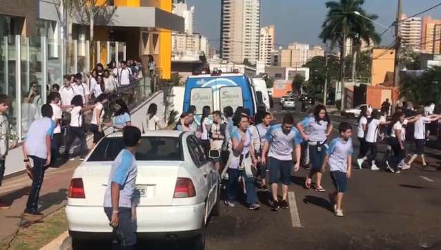 Após aluno entrar armado em 2018 e ataque em Suzano, escola faz treinamento