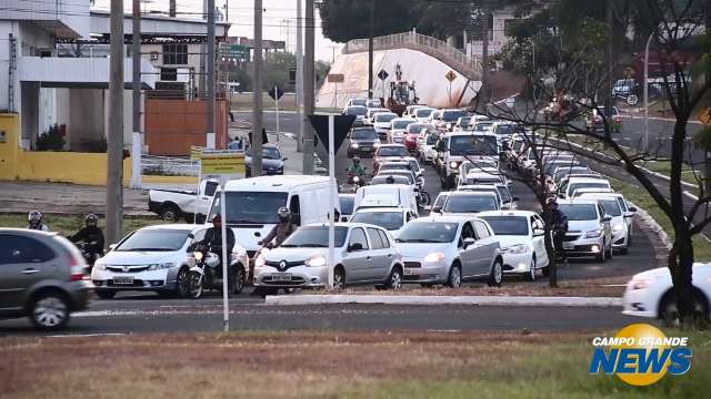 Ação da prefeitura não ajuda motorista a ganhar tempo