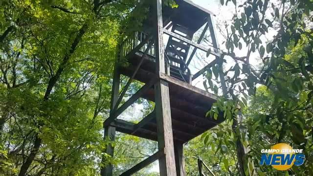 Abandonado, mirante com vista para pôr do sol é fechado para visitantes