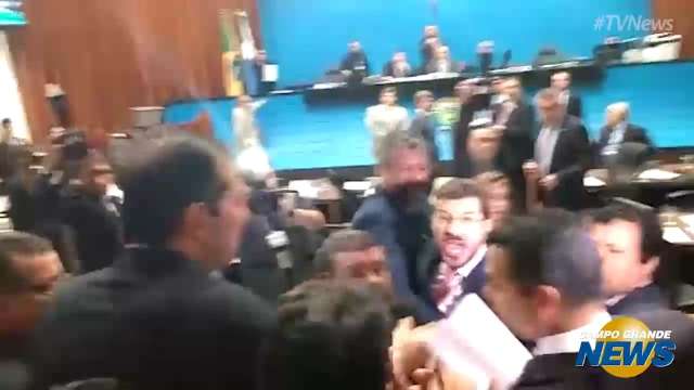 Confusão na Assembleia em função da Lei Harfouche