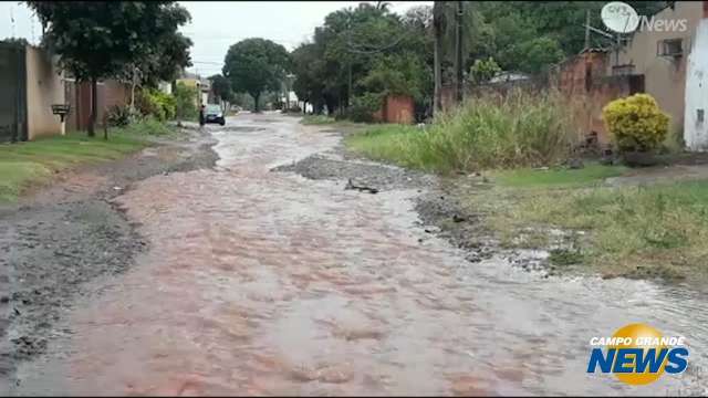 Moradoras do Jardim Morenão reclamam de falta de asfalto nas ruas do bairro