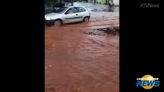 Problema rotineiro, chuva causa alagamentos no bairro Cidade Morena