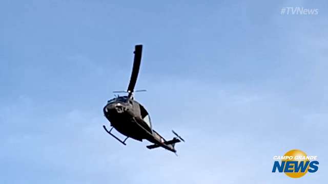 Helicóptero da polícia paraguaia sobrevoa área onde funcionava casa do PCC