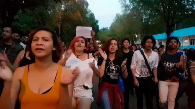 Estudantes protestam contra atos de intolerância nos corredores da UFMS