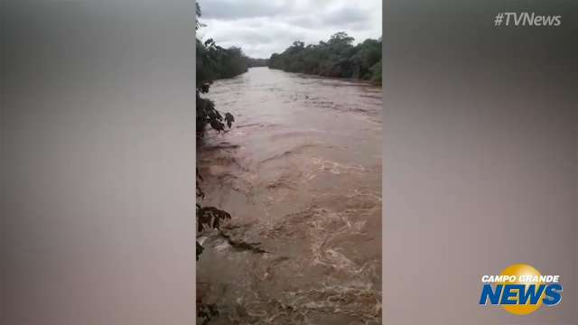 Em vídeo, morador mostra cheia do Rio Miranda na região de Guia Lopes